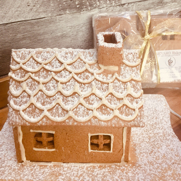 Gingerbread house (not assemble) - Candy not included